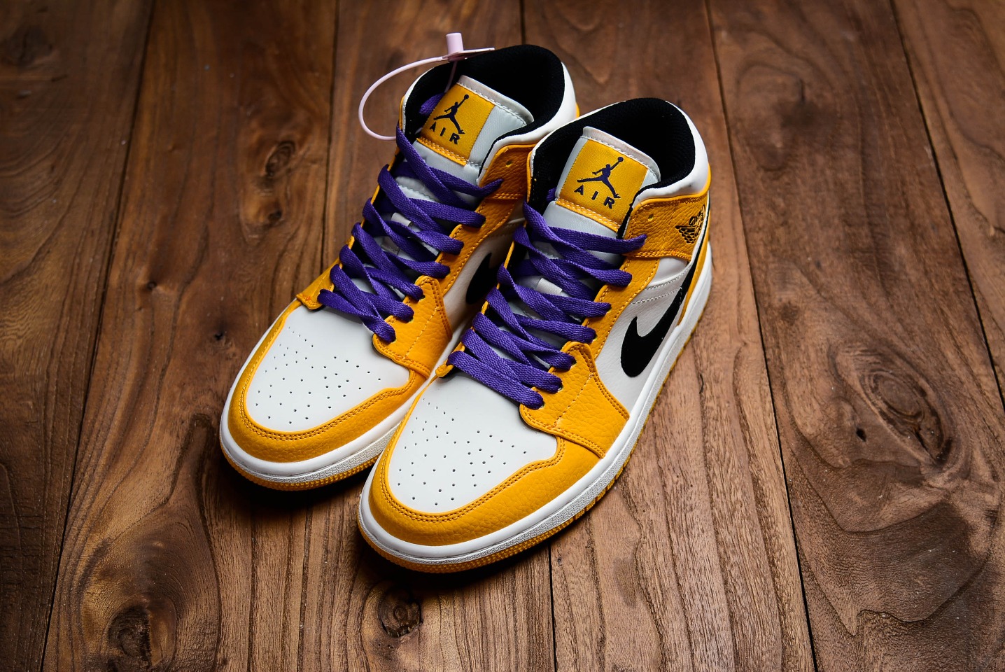 Jordan 1 Mid SE Lakers