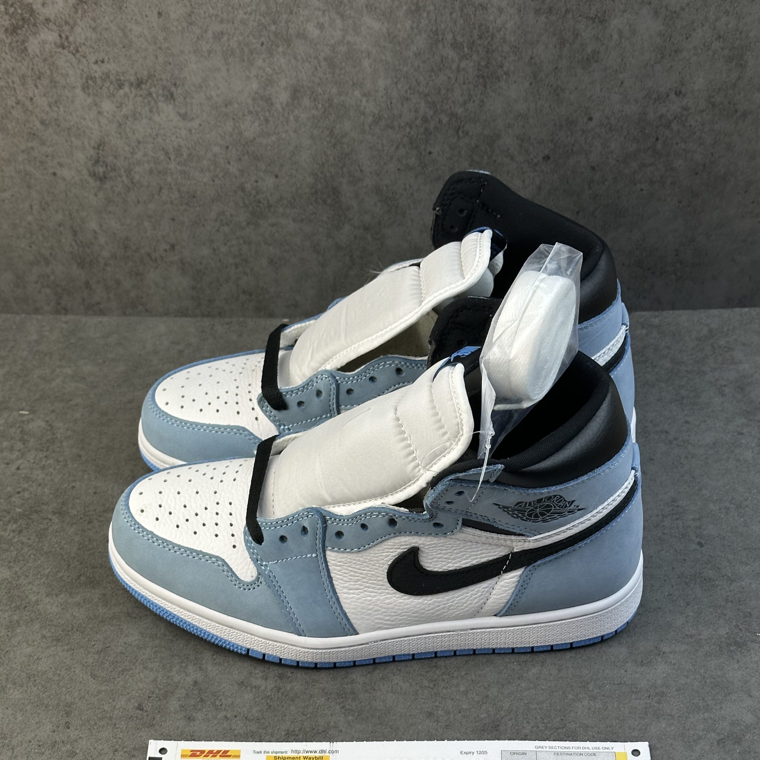 Jordan 1 Retro High White University Blue Black