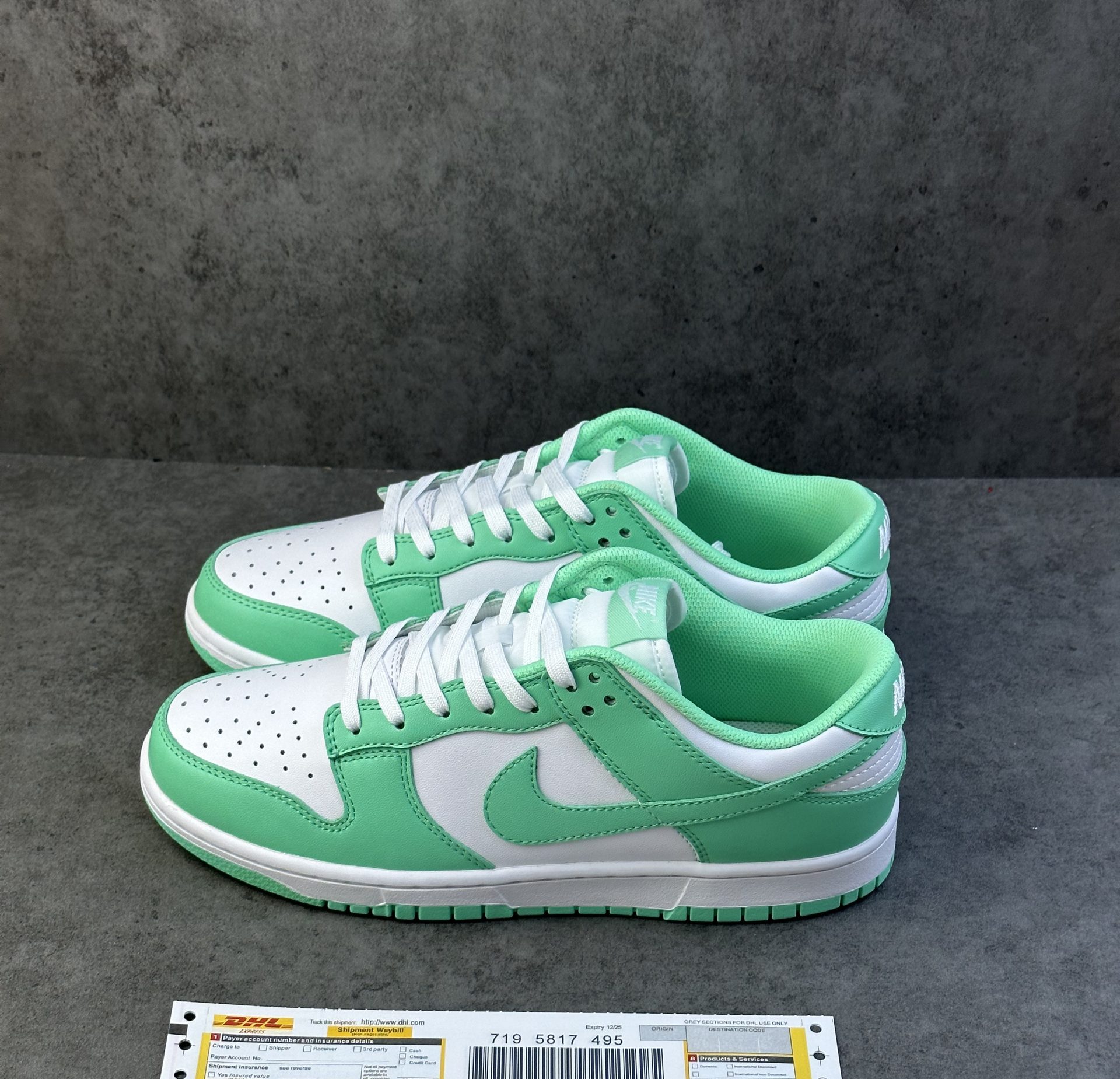 Nike Dunk Low Green Glow (W)