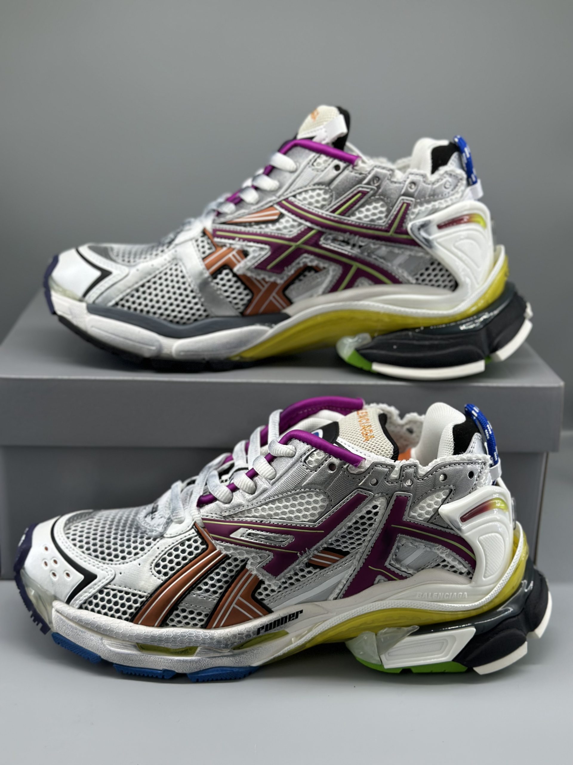 【FLASH SALE】 Balenciaga Runner Multicolor 677403W3RB68123