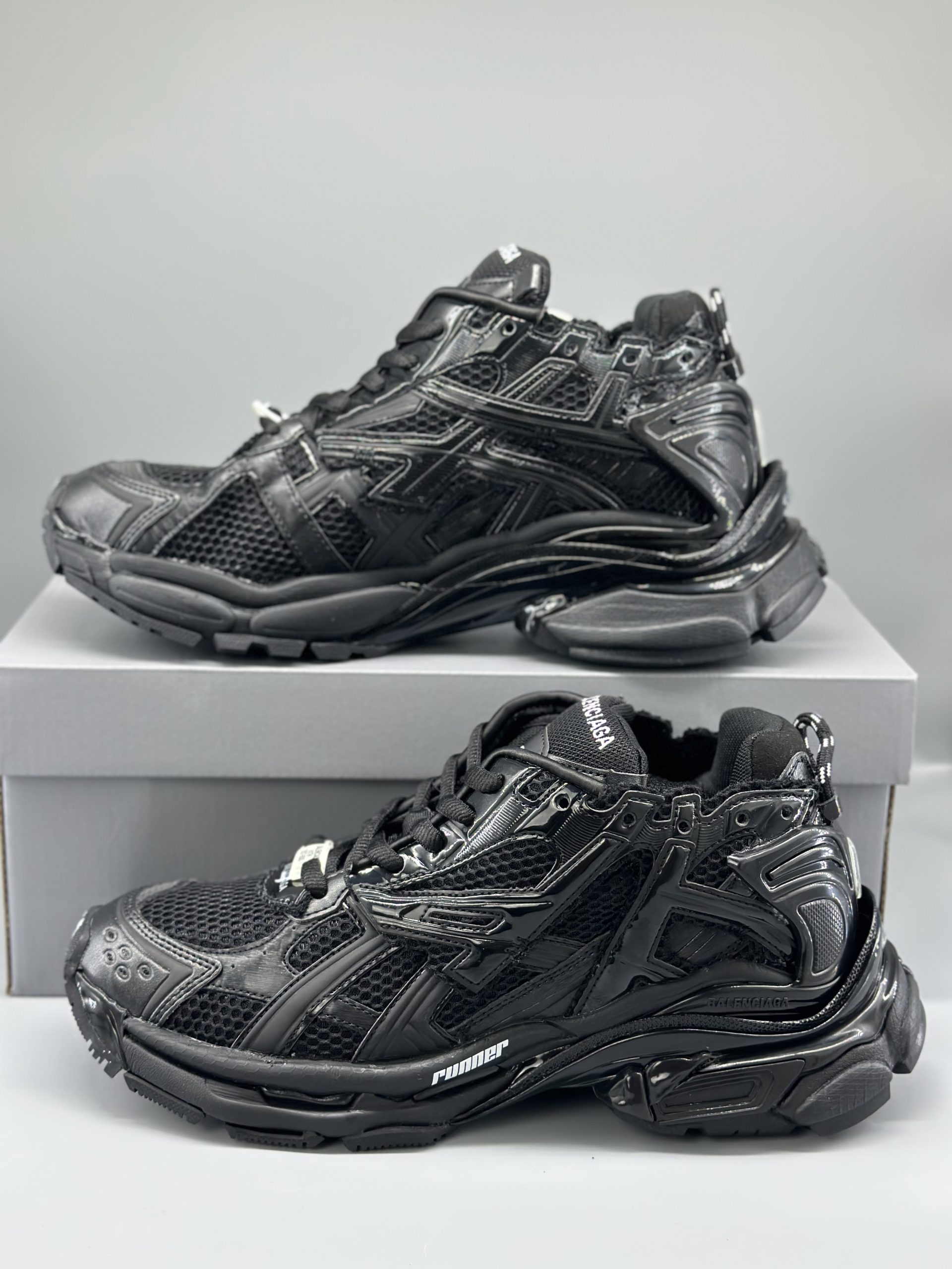 Balenciaga Runner Black 656065W3RA11000